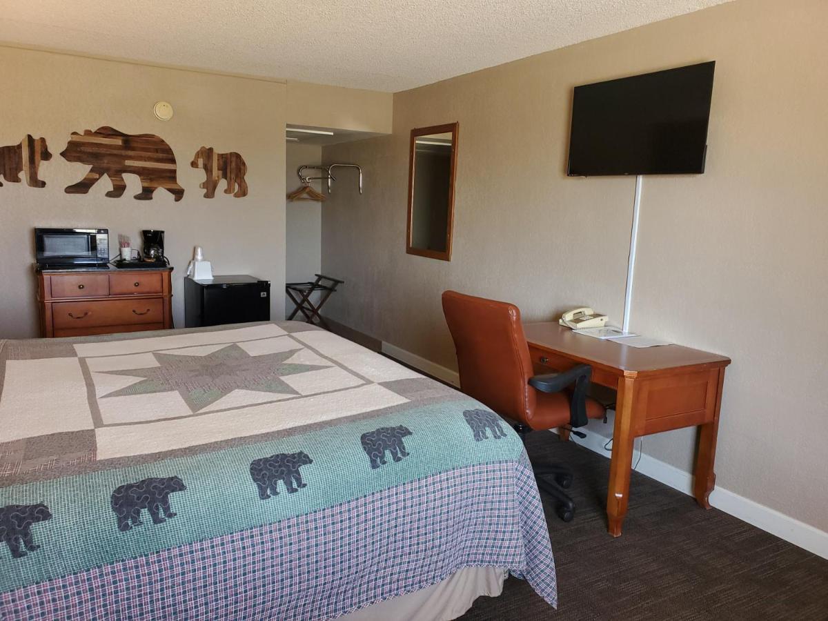 Kansas Country Inn Oakley エクステリア 写真