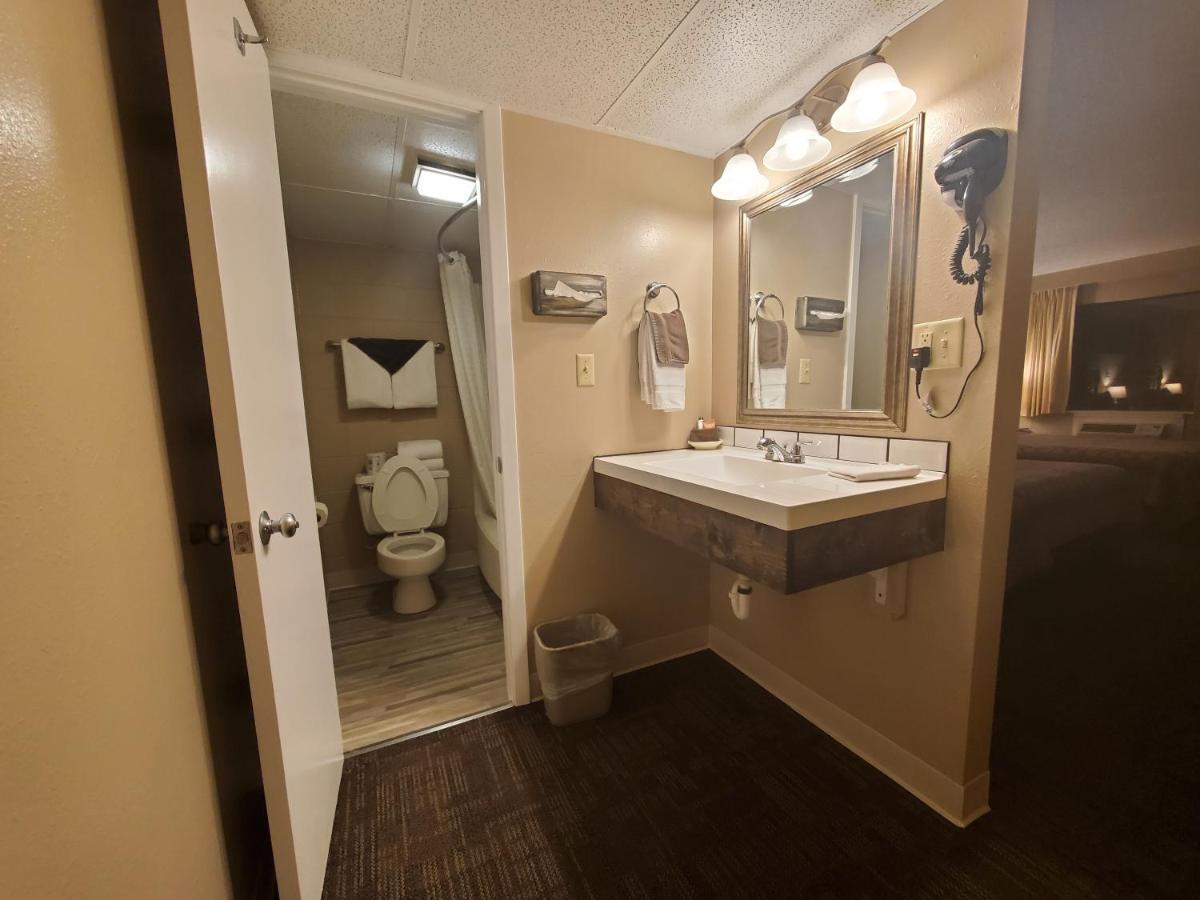 Kansas Country Inn Oakley エクステリア 写真