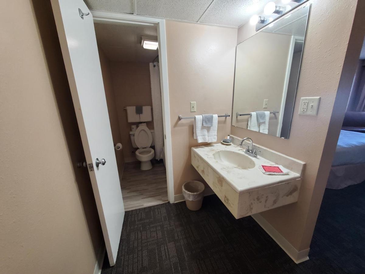 Kansas Country Inn Oakley エクステリア 写真