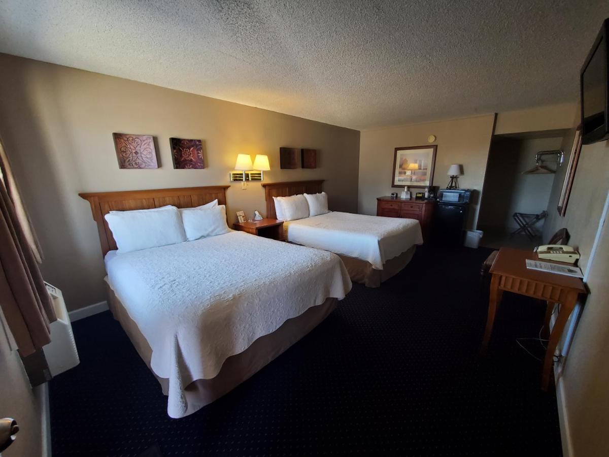 Kansas Country Inn Oakley エクステリア 写真