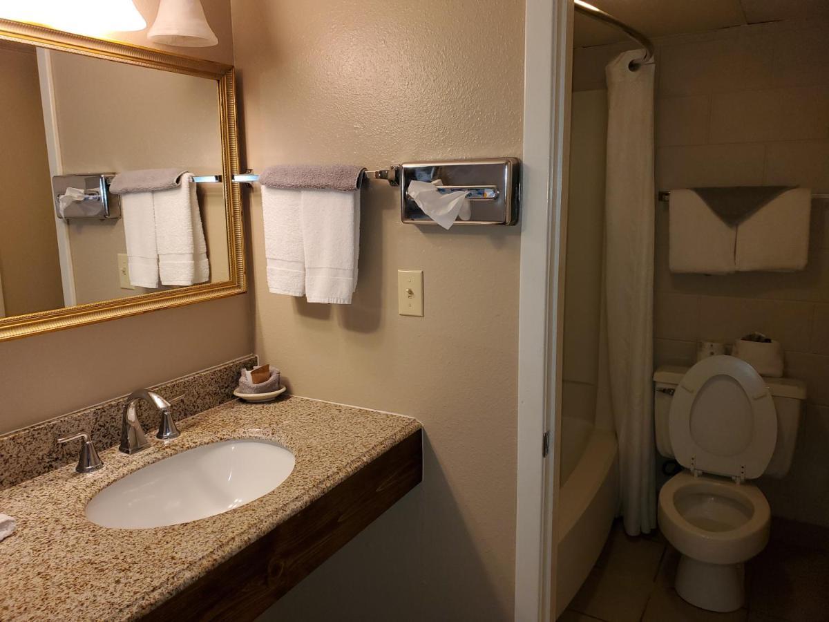 Kansas Country Inn Oakley エクステリア 写真