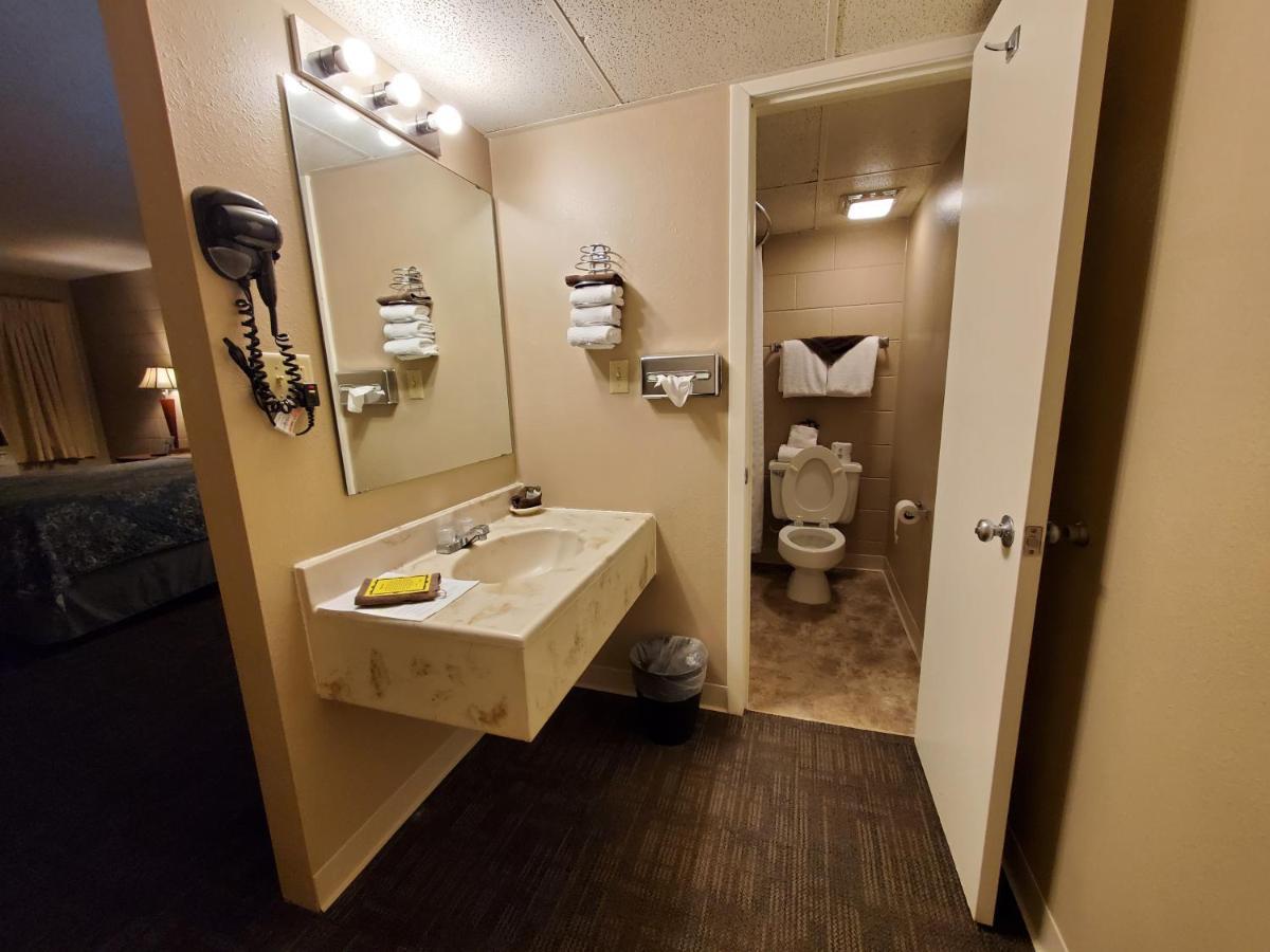 Kansas Country Inn Oakley エクステリア 写真