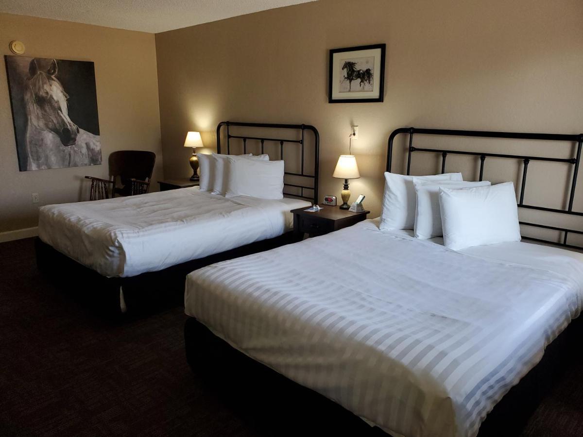 Kansas Country Inn Oakley エクステリア 写真