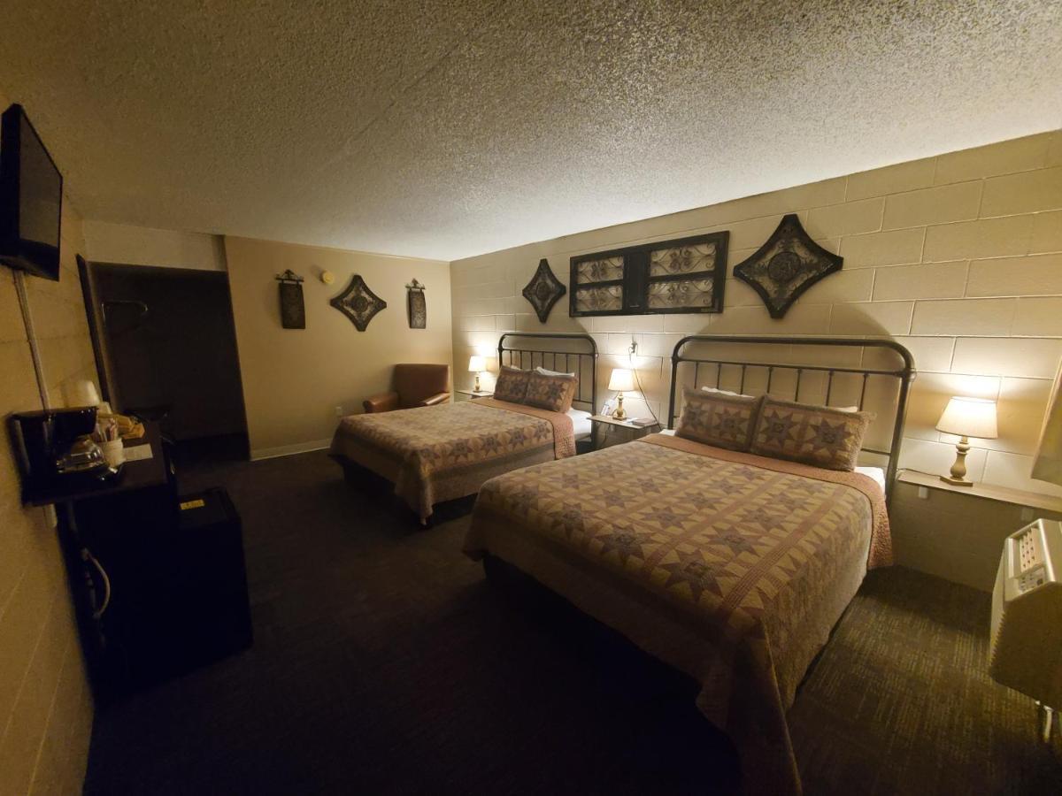Kansas Country Inn Oakley エクステリア 写真