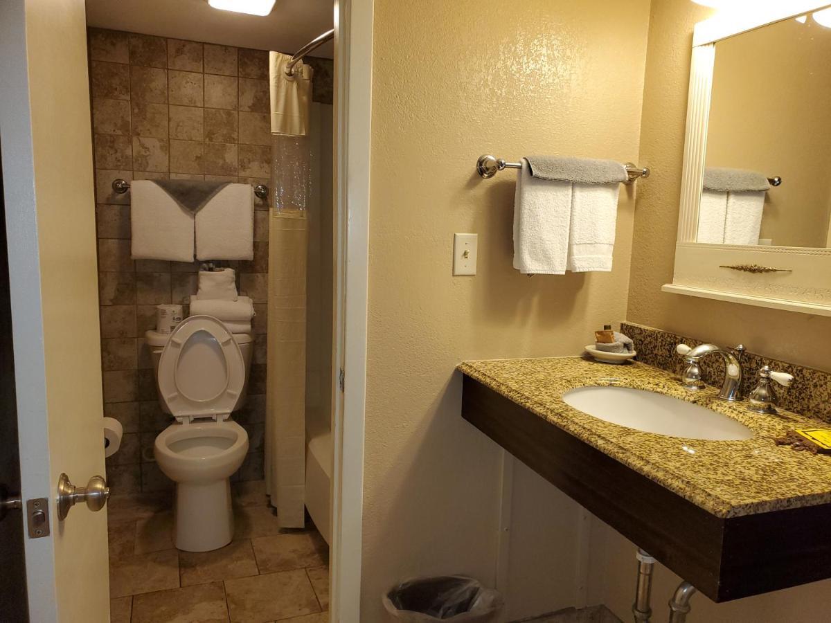 Kansas Country Inn Oakley エクステリア 写真