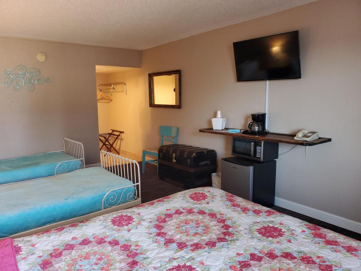 Kansas Country Inn Oakley エクステリア 写真