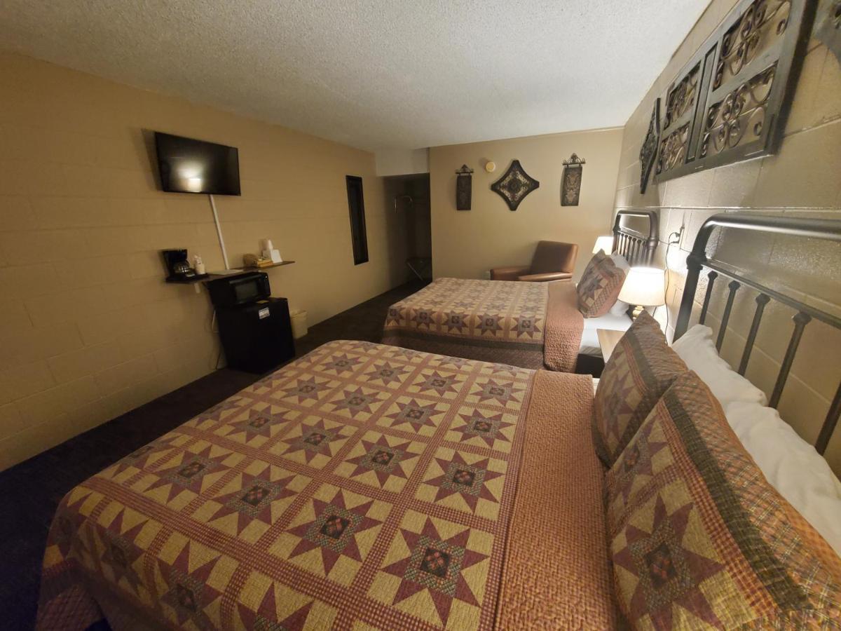 Kansas Country Inn Oakley エクステリア 写真