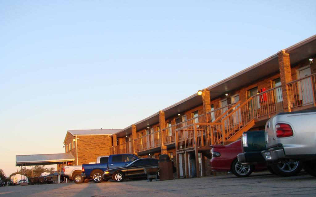 Kansas Country Inn Oakley エクステリア 写真
