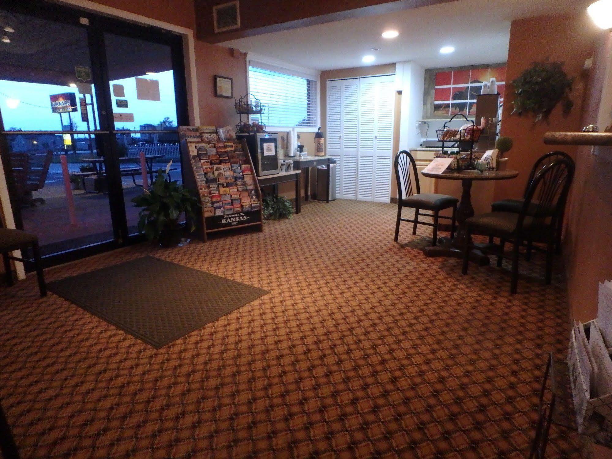 Kansas Country Inn Oakley エクステリア 写真