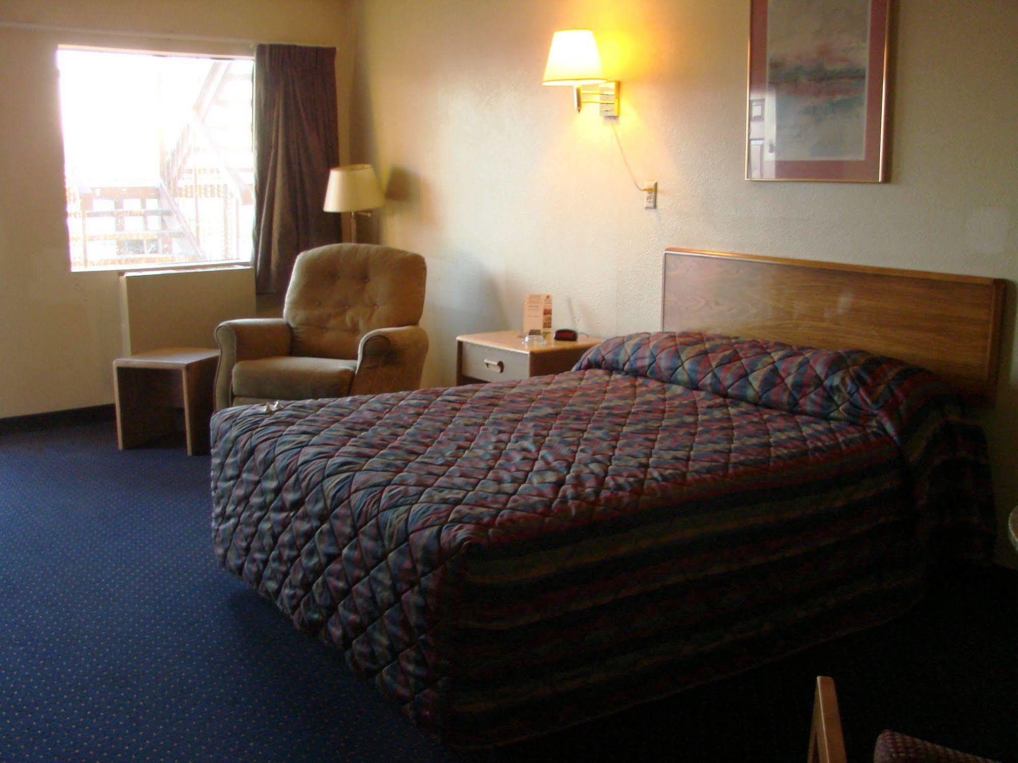 Kansas Country Inn Oakley エクステリア 写真