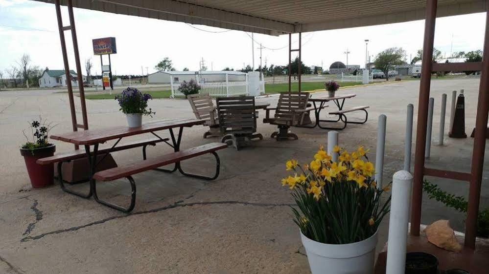 Kansas Country Inn Oakley エクステリア 写真