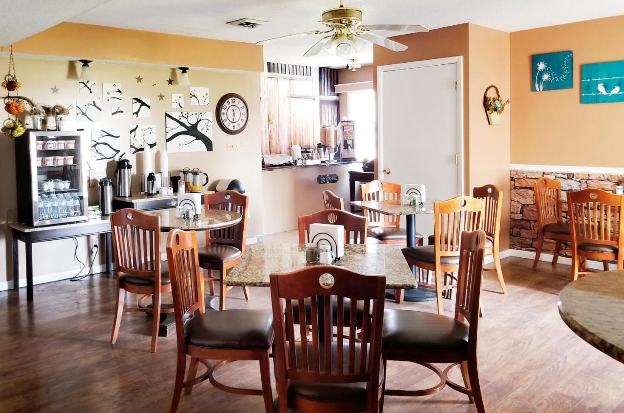 Kansas Country Inn Oakley エクステリア 写真